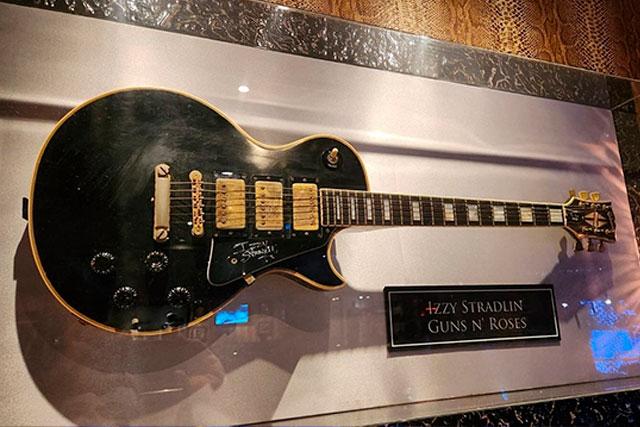 Hard Rock Café - Guitarra Izzy Guns n Roses